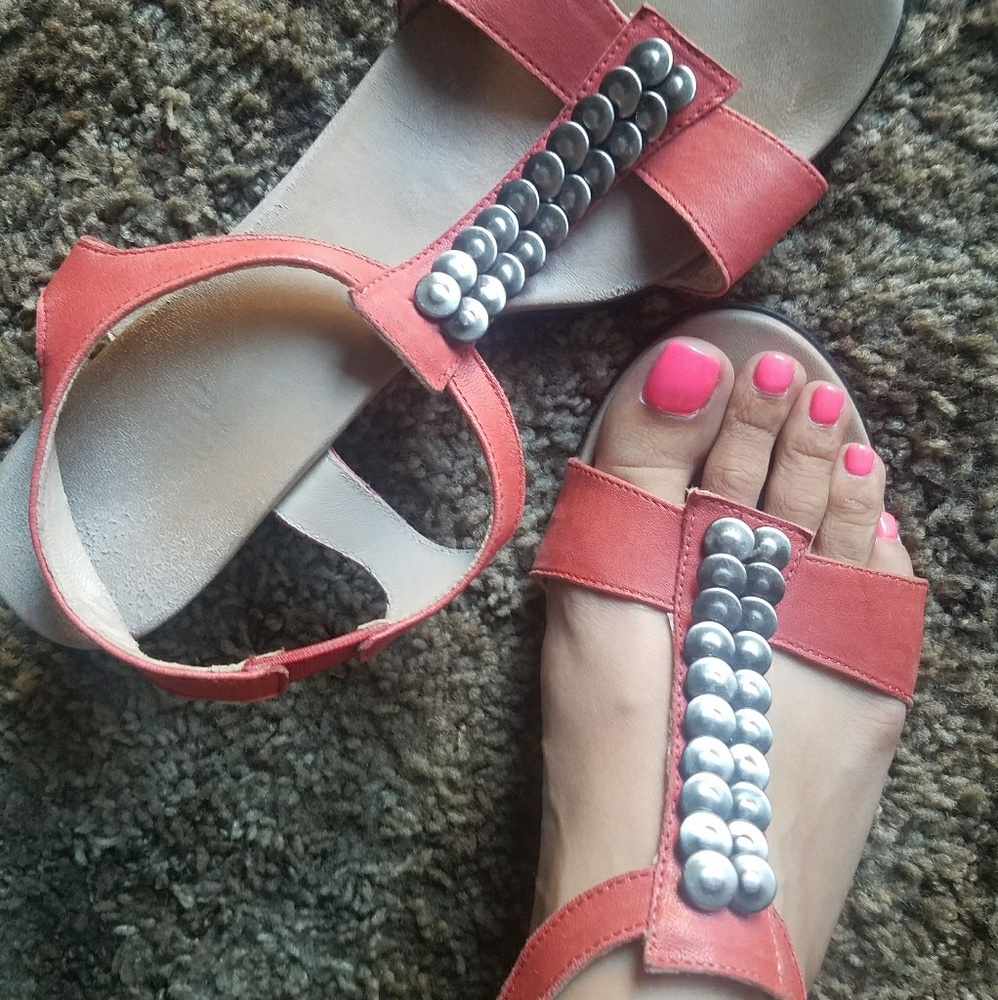 Monro sandals size 8.5  salmon pink leather